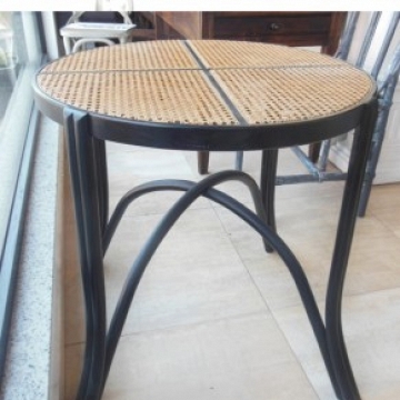 Mesa vintage Thonet estilo con rejilla  S XX