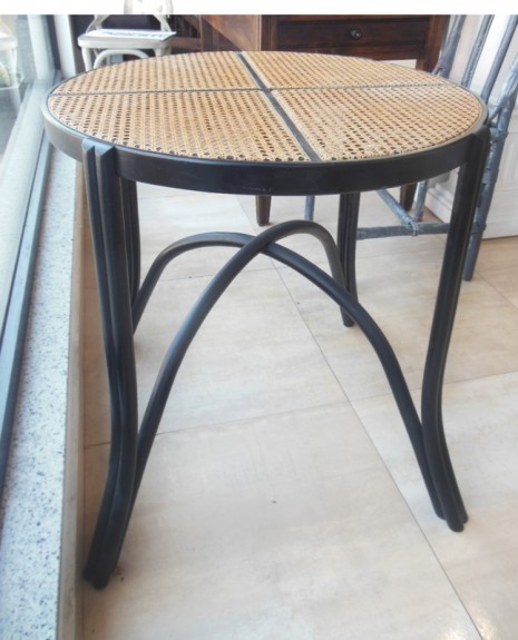 Mesa vintage Thonet estilo con rejilla  S XX