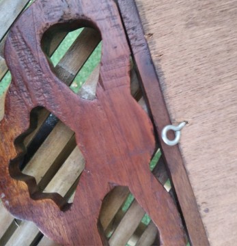 Espejo de Madera con  Cornucopia Tallado a Mano