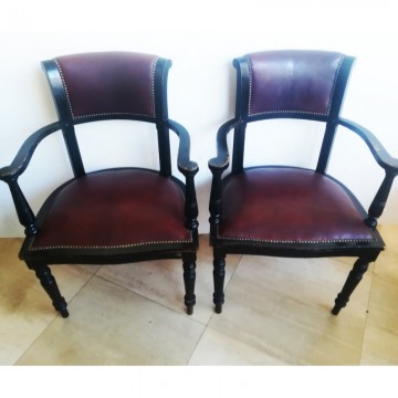 Pair of English leather armchairs of the 19th century