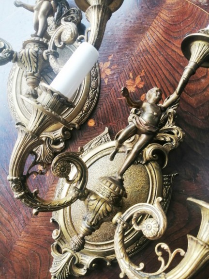 Apliques Vintage de Bronce con�Putti�Portanto Antorchas