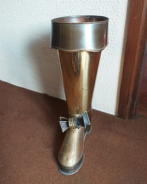 Paraguero en Forma de Bota Estilo Mosquetero
