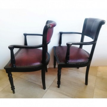 Pair of English leather armchairs of the 19th century