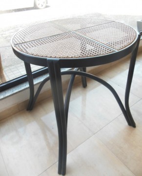 Mesa vintage Thonet estilo con rejilla  S XX