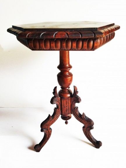 Mesa Auxiliar Antigua